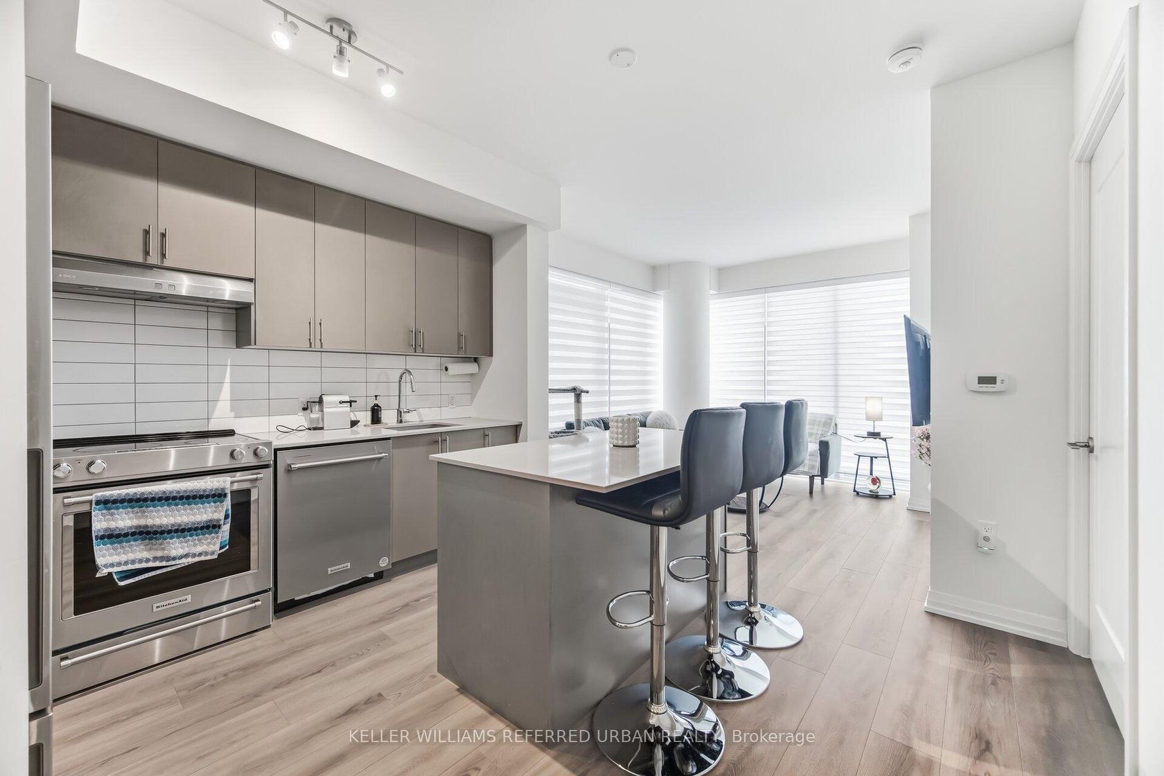 1115 - 9000 Jane Street, Maple, Vaughan photo number 2