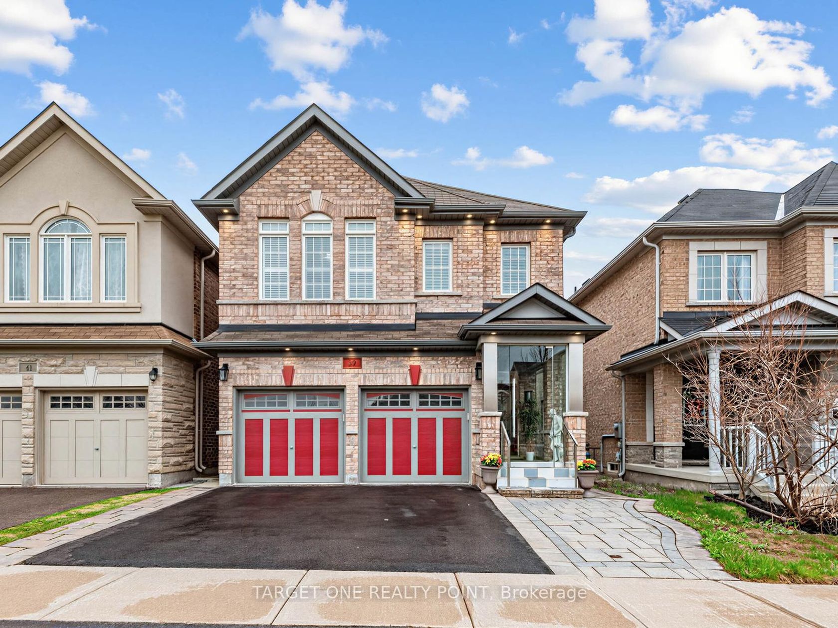 39 Riding Mountain Drive, Jefferson, Richmond Hill photo number 2