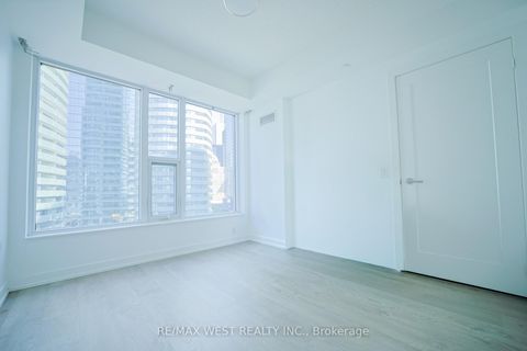 Photo 10 at 1101 - 10 YORK Street, Waterfront Communities C1, Toronto