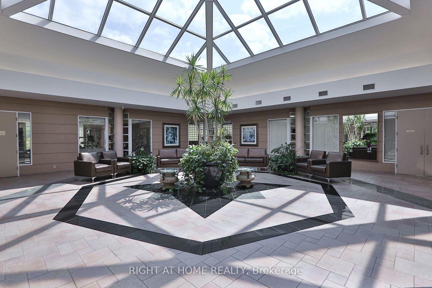 2212 - 7 Concorde Place, Don Mills, Toronto photo number 2