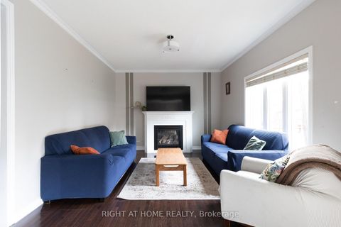 Photo 2 at 182 Maurier Boulevard, Patterson, Vaughan