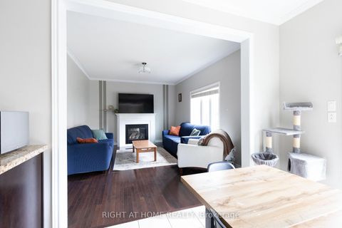 Photo 3 at 182 Maurier Boulevard, Patterson, Vaughan