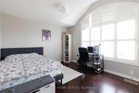 Photo 18 at 182 Maurier Boulevard, Patterson, Vaughan