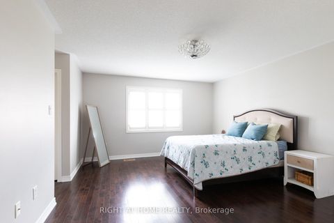 Photo 24 at 182 Maurier Boulevard, Patterson, Vaughan