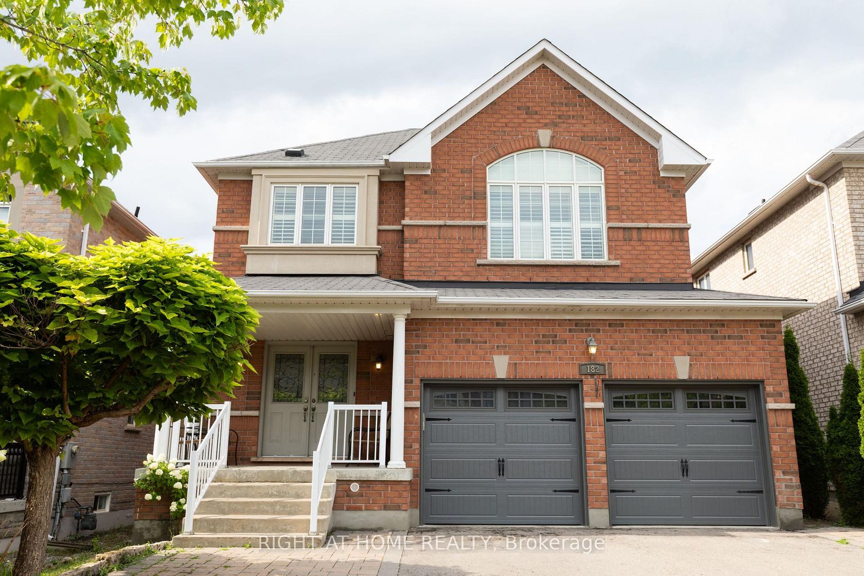 182 Maurier Boulevard, Patterson, Vaughan photo number 2