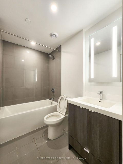 Photo 7 at 645 - 20 Inn On The Park Drive, Don Mills, Toronto