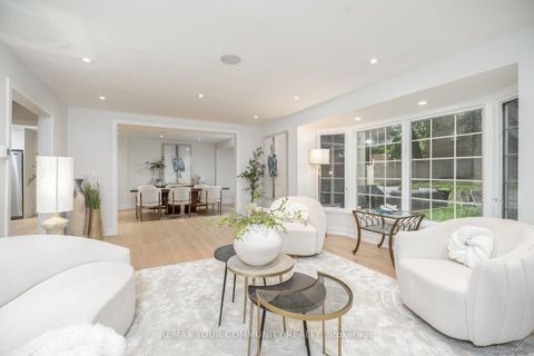 Photo 8 at 354 Bessborough Drive, Leaside, Toronto