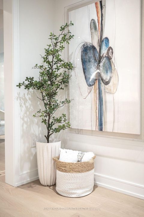 Photo 9 at 354 Bessborough Drive, Leaside, Toronto