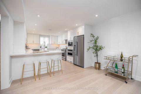 Photo 10 at 354 Bessborough Drive, Leaside, Toronto