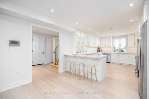 Photo 11 at 354 Bessborough Drive, Leaside, Toronto