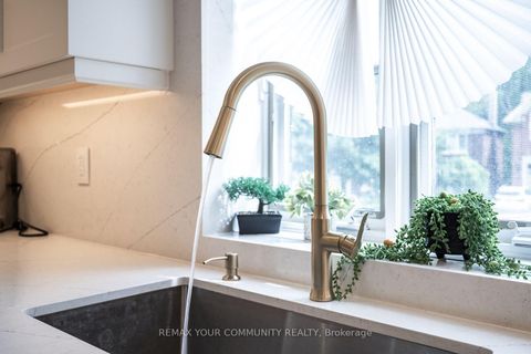 Photo 12 at 354 Bessborough Drive, Leaside, Toronto