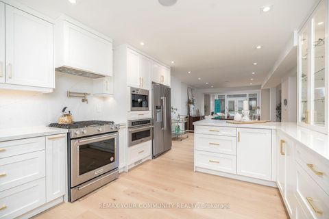 Photo 13 at 354 Bessborough Drive, Leaside, Toronto