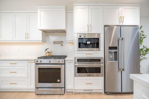 Photo 15 at 354 Bessborough Drive, Leaside, Toronto