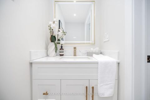 Photo 19 at 354 Bessborough Drive, Leaside, Toronto
