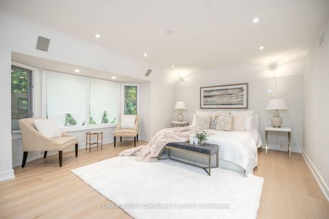 Photo 22 at 354 Bessborough Drive, Leaside, Toronto