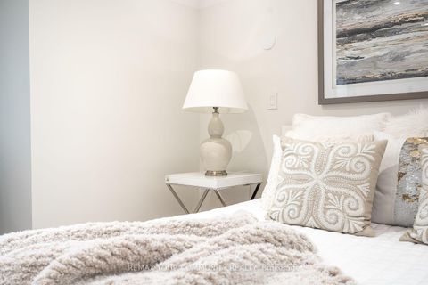 Photo 24 at 354 Bessborough Drive, Leaside, Toronto