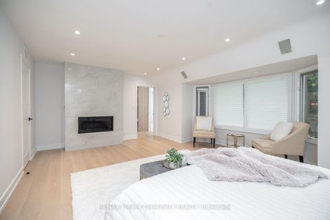 Photo 25 at 354 Bessborough Drive, Leaside, Toronto