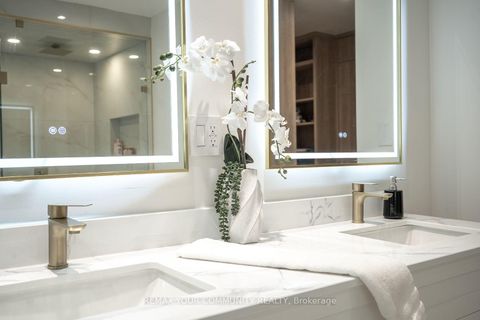 Photo 30 at 354 Bessborough Drive, Leaside, Toronto