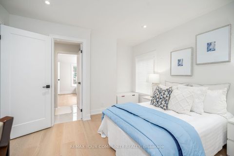 Photo 32 at 354 Bessborough Drive, Leaside, Toronto