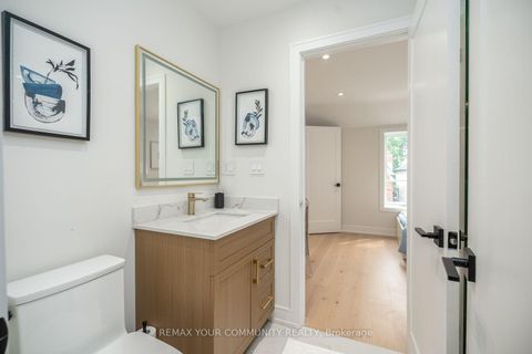 Photo 34 at 354 Bessborough Drive, Leaside, Toronto