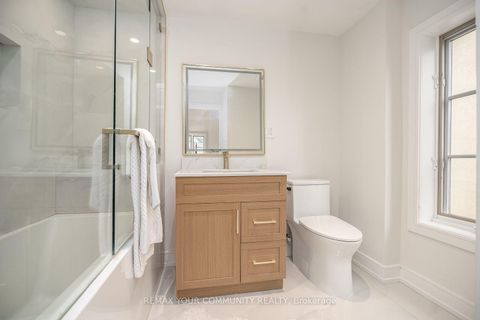 Photo 38 at 354 Bessborough Drive, Leaside, Toronto