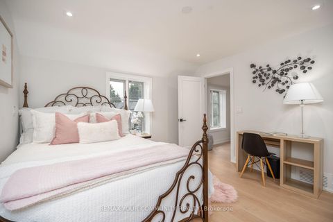 Photo 40 at 354 Bessborough Drive, Leaside, Toronto