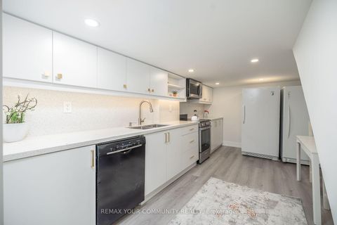 Photo 42 at 354 Bessborough Drive, Leaside, Toronto