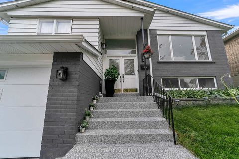 Photo 3 at 210 Currey Crescent, Central Newmarket, Newmarket