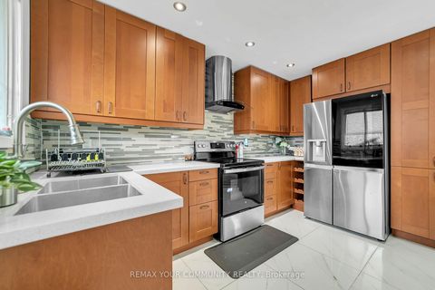 Photo 10 at 210 Currey Crescent, Central Newmarket, Newmarket