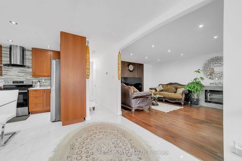 Photo 11 at 210 Currey Crescent, Central Newmarket, Newmarket