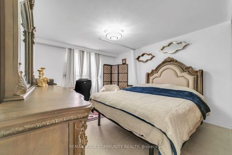Photo 17 at 210 Currey Crescent, Central Newmarket, Newmarket