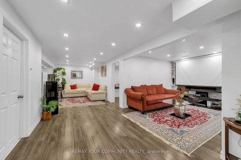 Photo 25 at 210 Currey Crescent, Central Newmarket, Newmarket
