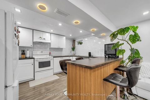 Photo 28 at 210 Currey Crescent, Central Newmarket, Newmarket