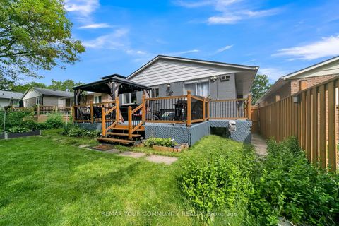 Photo 34 at 210 Currey Crescent, Central Newmarket, Newmarket