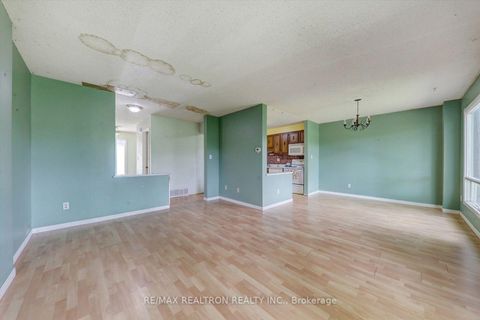 Photo 10 at 105 - 10 Livonia Place, Morningside, Toronto