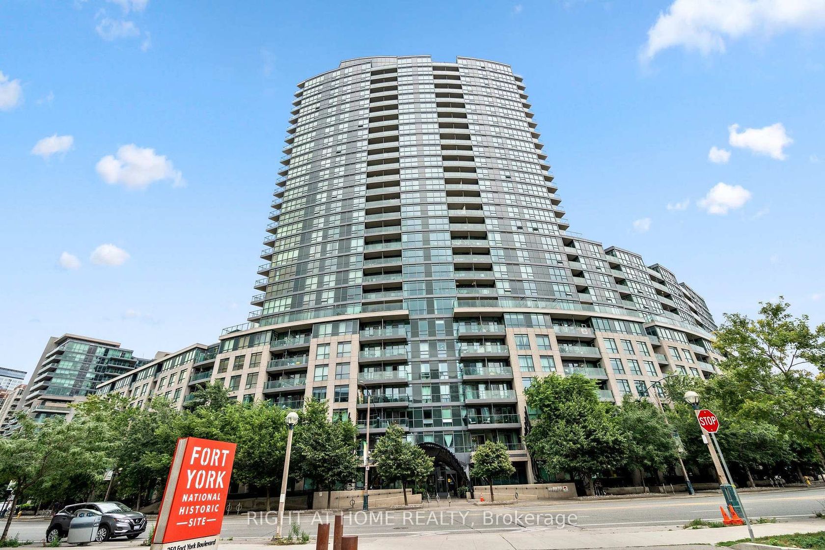 329 - 231 Fort York Boulevard, Niagara, Toronto photo number 2