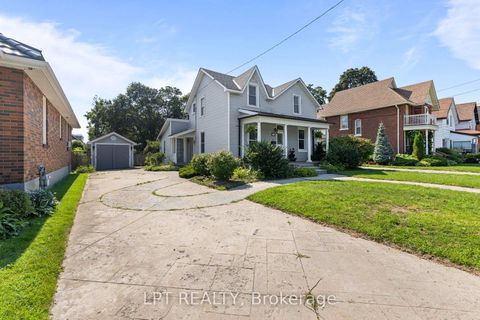 Photo 1 at 52 Parkside Drive E, Queen's Park, Barrie
