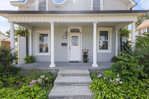 Photo 2 at 52 Parkside Drive E, Queen's Park, Barrie
