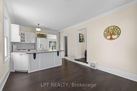 Photo 11 at 52 Parkside Drive E, Queen's Park, Barrie