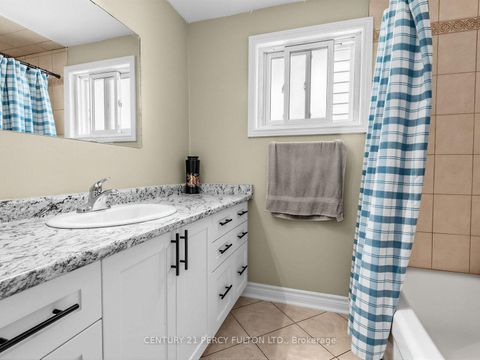 Photo 24 at 388 Handley Crescent, Central Newmarket, Newmarket