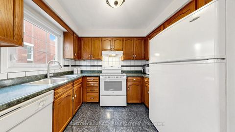 Photo 9 at 18 Richbell Street, Brownridge, Vaughan