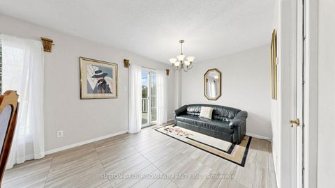 Photo 14 at 18 Richbell Street, Brownridge, Vaughan