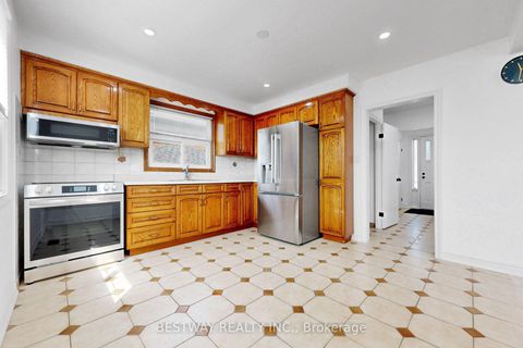 Photo 15 at 37 Victory Drive, CFB, Toronto