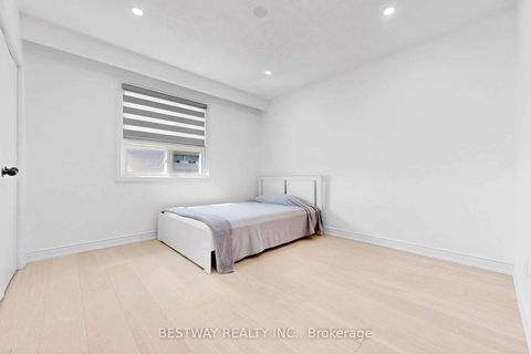 Photo 19 at 37 Victory Drive, CFB, Toronto