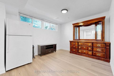 Photo 33 at 37 Victory Drive, CFB, Toronto