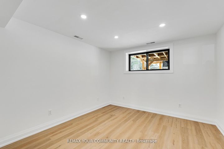Photo 36 at 35 Geraldton Crescent, Bayview Village, Toronto