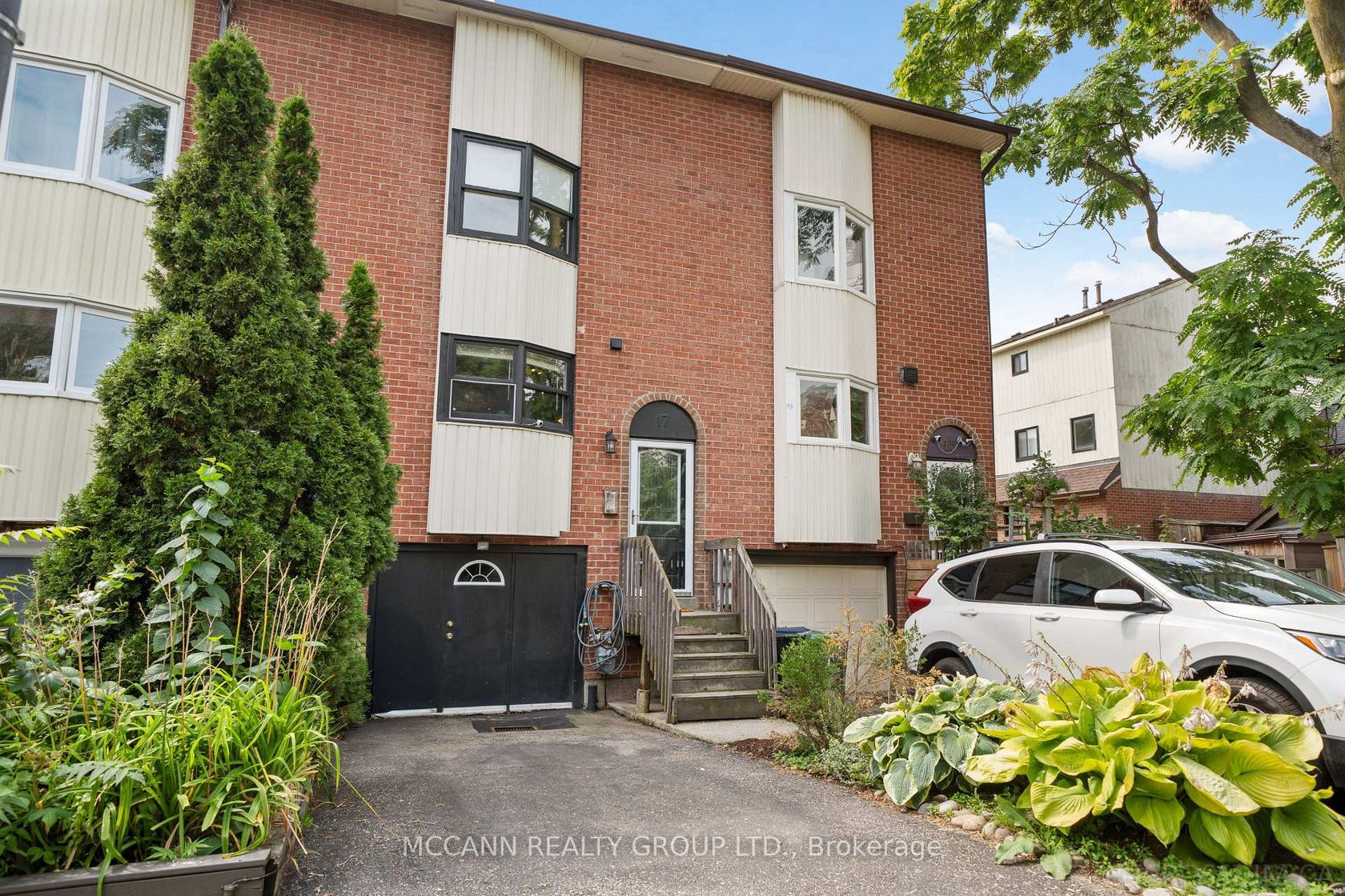 17 Sydenham Street, Regent Park, Toronto photo number 2