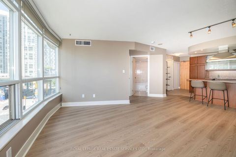 Photo 4 at 707 - 550 Queens Quay W, Waterfront Communities C1, Toronto