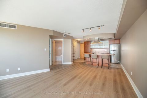 Photo 6 at 707 - 550 Queens Quay W, Waterfront Communities C1, Toronto
