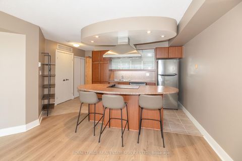 Photo 10 at 707 - 550 Queens Quay W, Waterfront Communities C1, Toronto